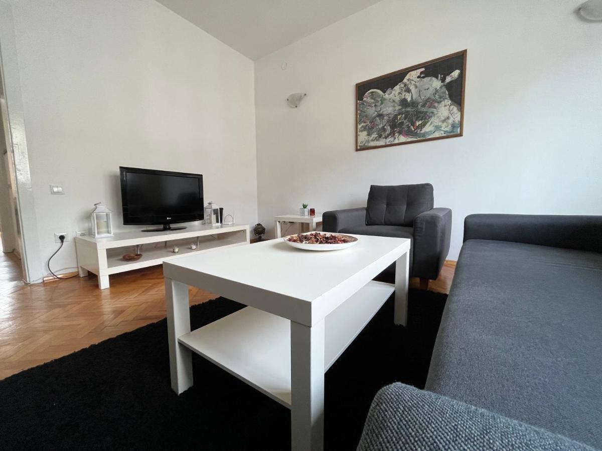 M - Square Private Rooms Скопие Екстериор снимка