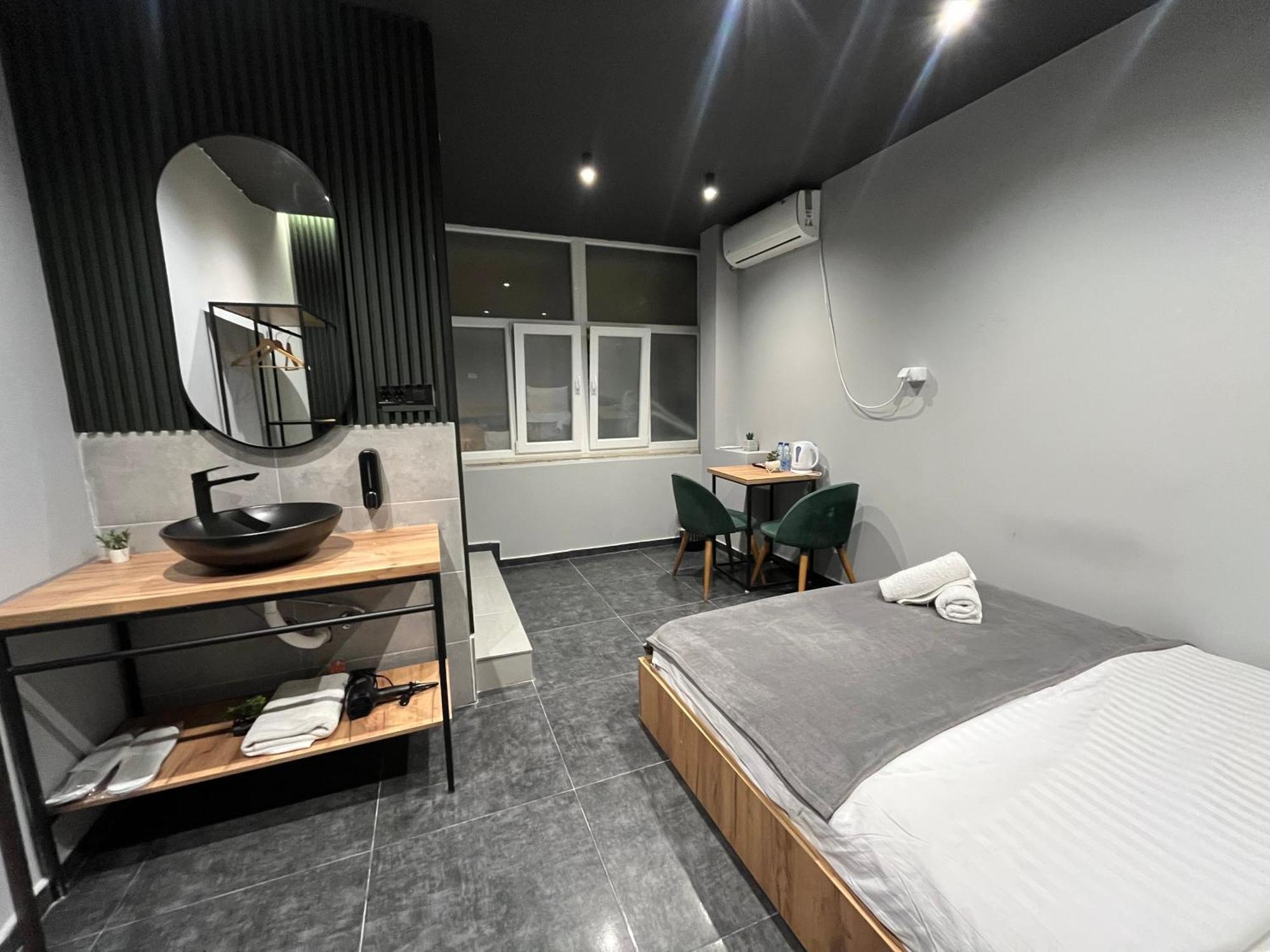 M - Square Private Rooms Скопие Стая снимка